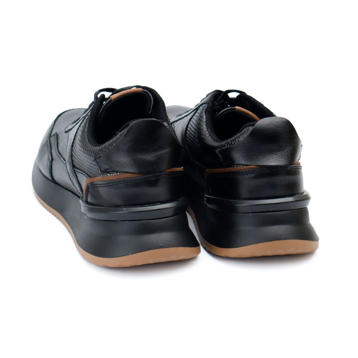 Sneakers Carter de Cuero Negro con Suela Ultra Liviana y Texturas de Lujo (1) Sneakers Carter de Cuero Negro con Suela Ultra Liviana y Texturas de Lujo (1)
