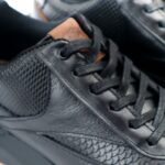 Sneakers Carter de Cuero Negro con Suela Ultra Liviana y Texturas de Lujo (2)