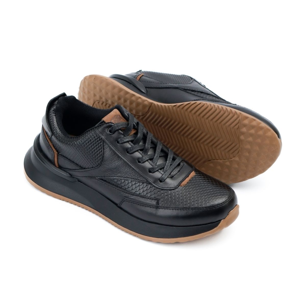 Sneakers Carter de Cuero Negro con Suela Ultra Liviana y Texturas de Lujo (5) Sneakers Carter de Cuero Negro con Suela Ultra Liviana y Texturas de Lujo (5)