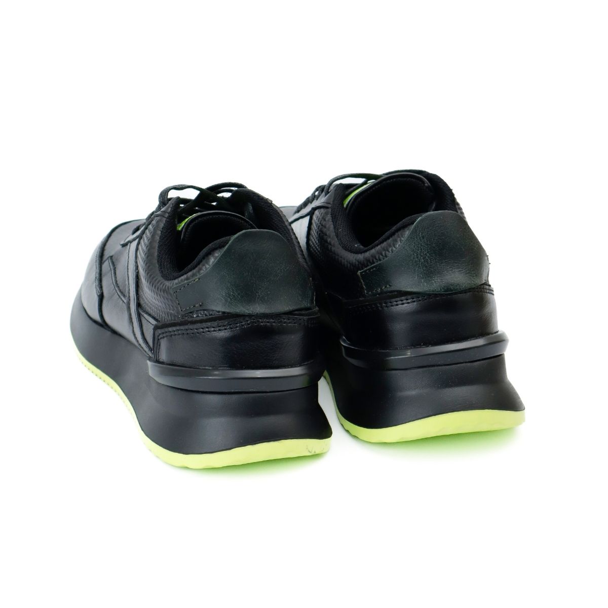 Sneakers Carter de Cuero Negro con Detalles Neón Energía y Confort Premium (1) Sneakers Carter de Cuero Negro con Detalles Neón Energía y Confort Premium (1)