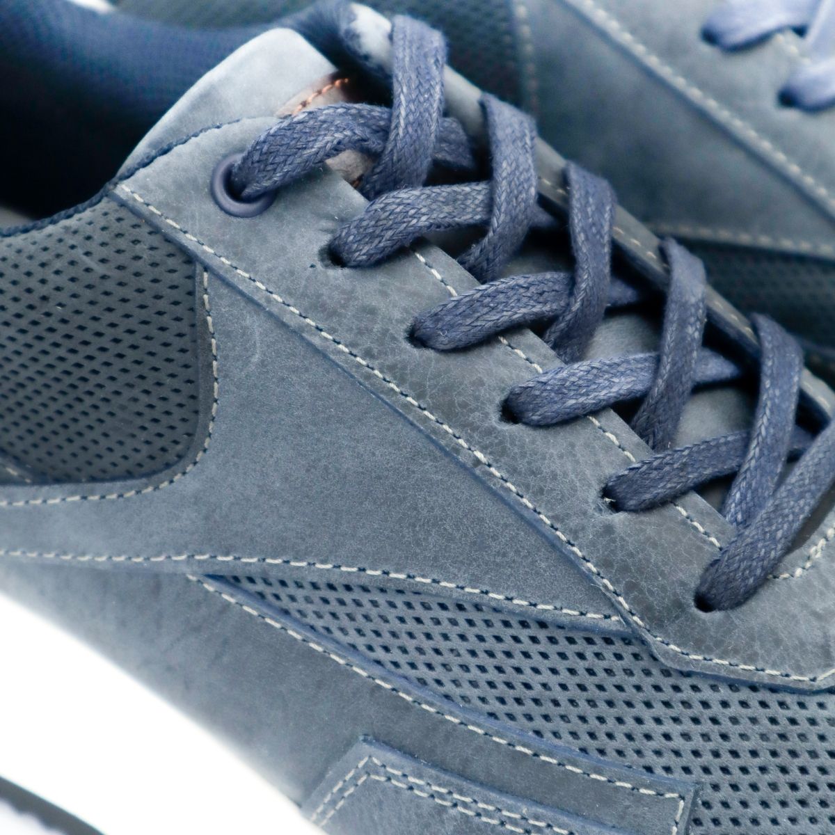 Sneakers Percy de Cuero Azul Petróleo Estilo Vanguardista y Confort Absoluto (4) Sneakers Percy de Cuero Azul Petróleo Estilo Vanguardista y Confort Absoluto (4)