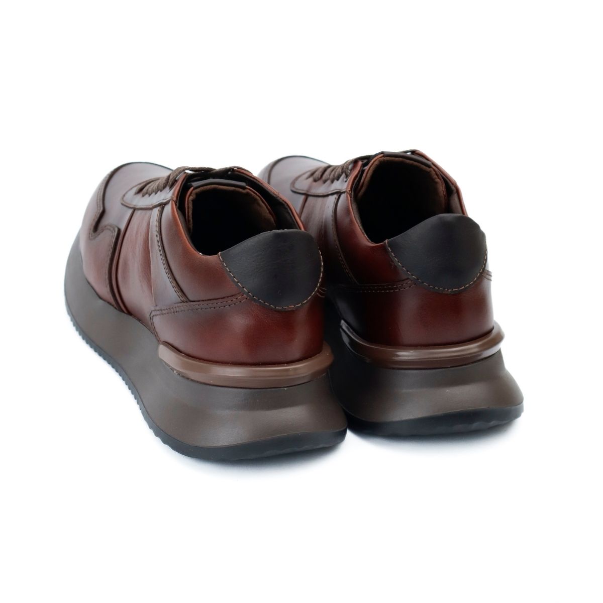 Sneakers Sienna de Cuero Castaño con Suela Ultra Liviana y Bloques de Contraste (1) Sneakers Sienna de Cuero Castaño con Suela Ultra Liviana y Bloques de Contraste (1)