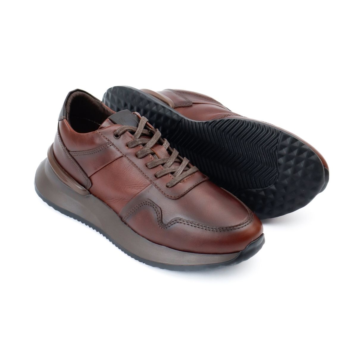 Sneakers Sienna de Cuero Castaño con Suela Ultra Liviana y Bloques de Contraste (5) Sneakers Sienna de Cuero Castaño con Suela Ultra Liviana y Bloques de Contraste (5)