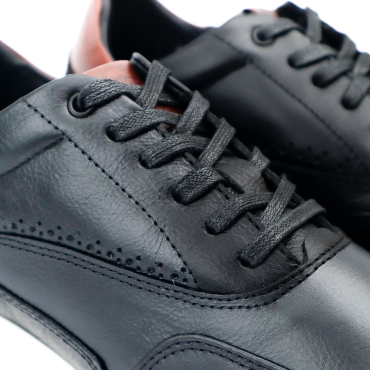 Sneakers Winston de Cuero Negro con Detalles Marrón Elegancia Casual Premium (5) Sneakers Winston de Cuero Negro con Detalles Marrón Elegancia Casual Premium (5)
